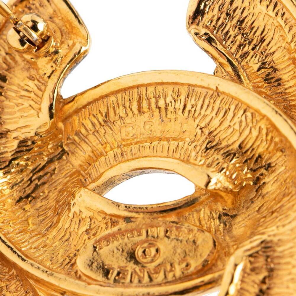 CHANEL Gold Logo Brooch - Picture 3 of 5